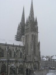 /medias/customer_2/EXPOSITIONS VIRTUELLES/QUIMPER SOUS LA NEIGE/La cathédrale Saint-Corentin sous la neige 1_jpg_/0_0.jpg